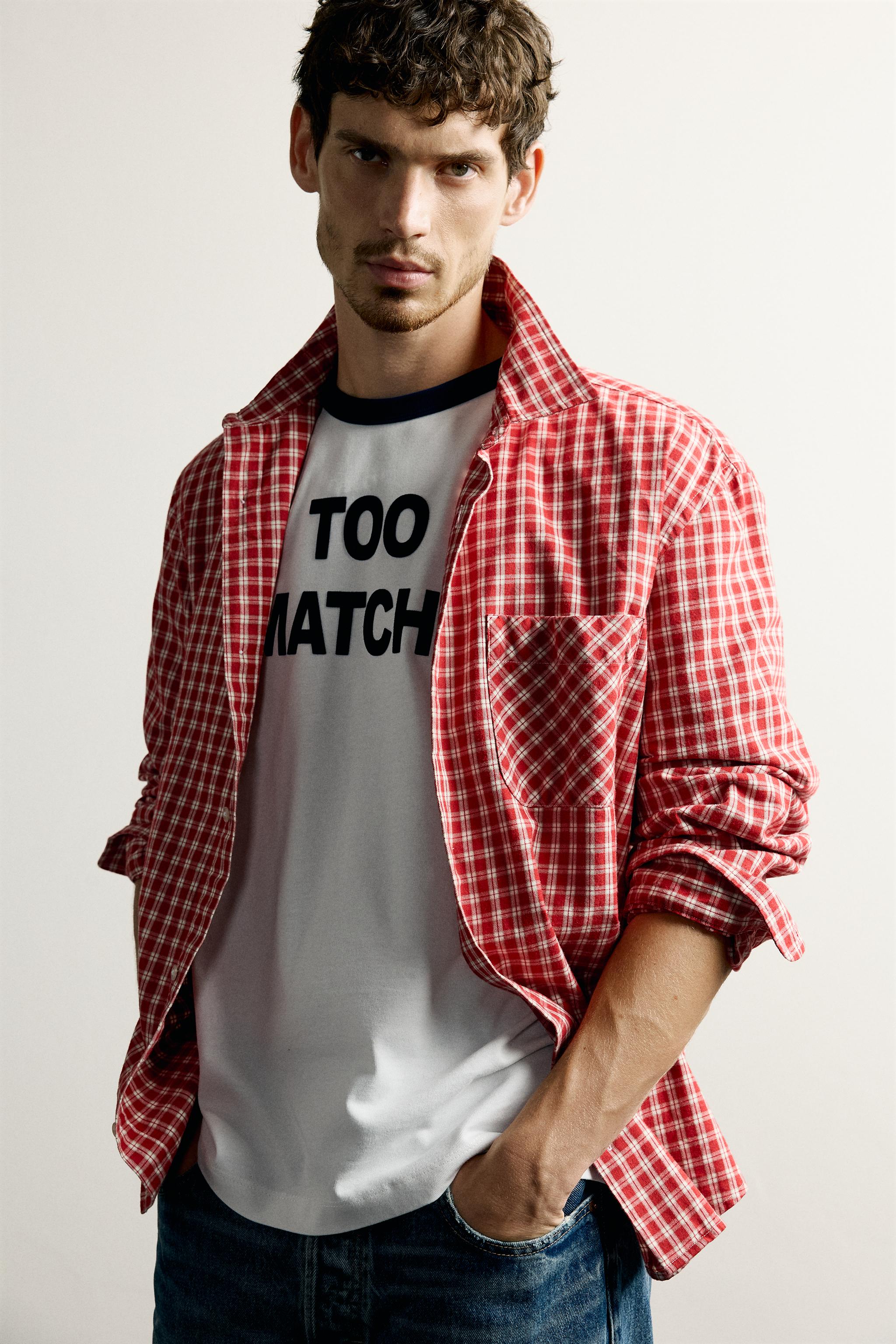 T-SHIRT CÔTELÉ ET CONTRASTE AVEC INSCRIPTION
